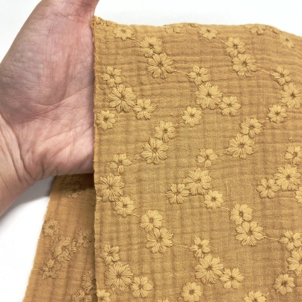Tissu Double Gaze petite fleurs brodé Camel Tissu Double Gaze petite fleurs brodé Camel